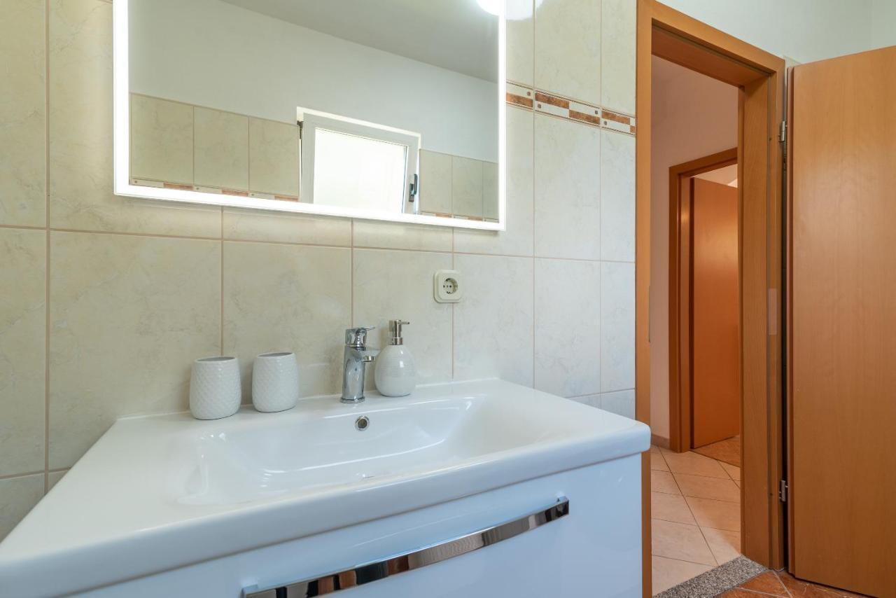 Comfortable Apartment Near The Sea Trogir Exterior photo