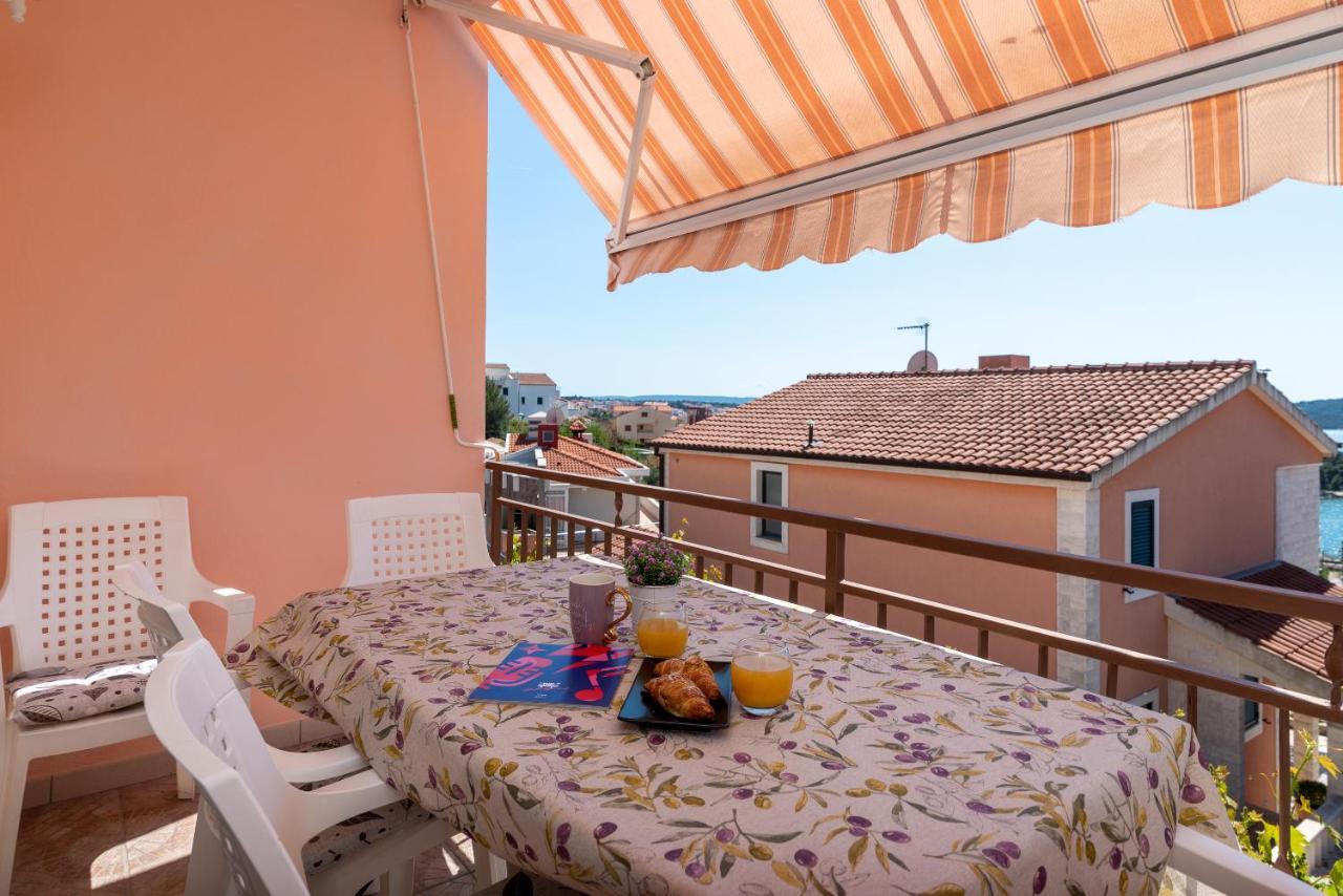 Comfortable Apartment Near The Sea Trogir Exterior photo
