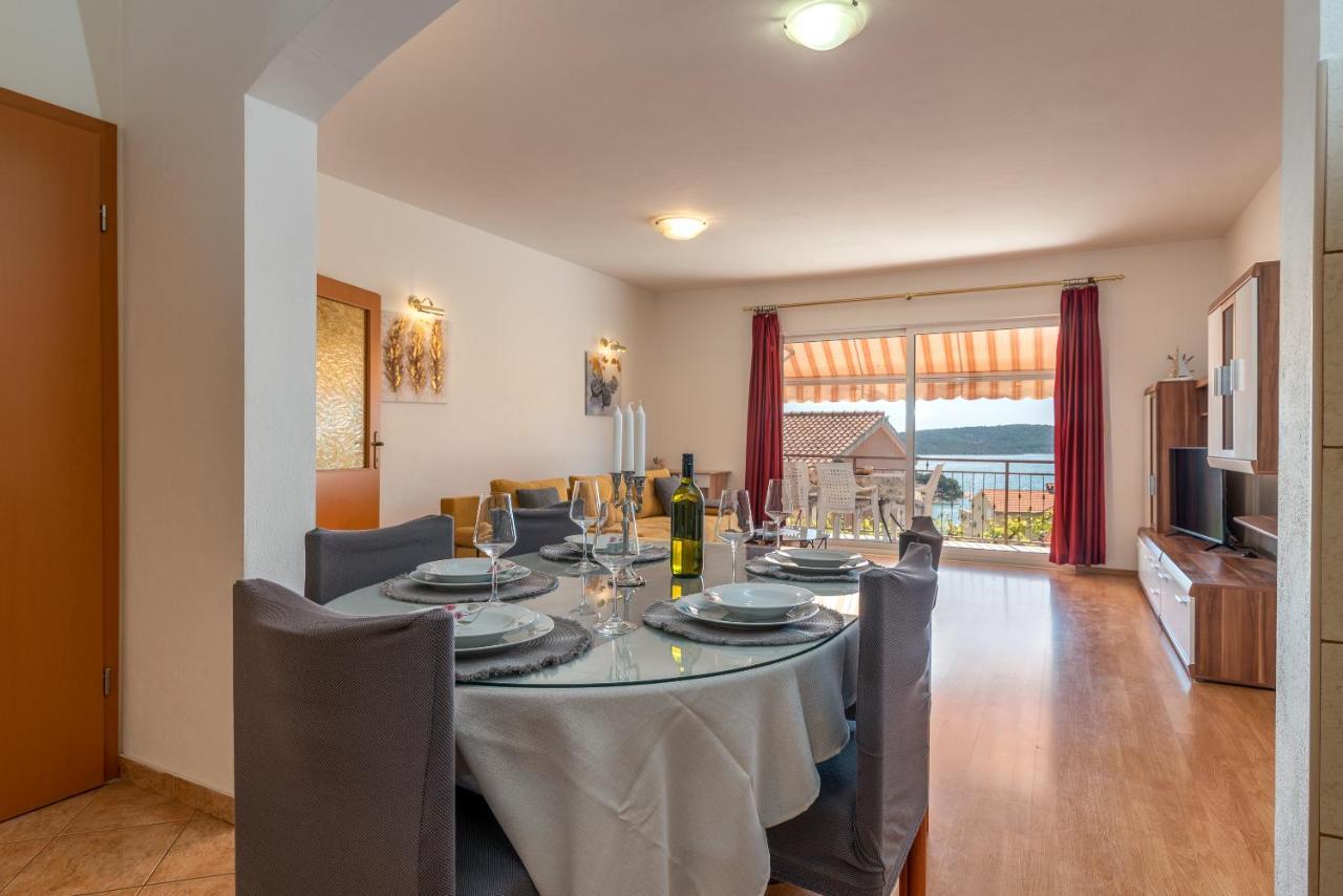 Comfortable Apartment Near The Sea Trogir Exterior photo