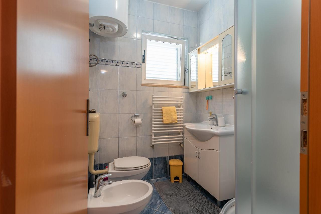 Comfortable Apartment Near The Sea Trogir Exterior photo