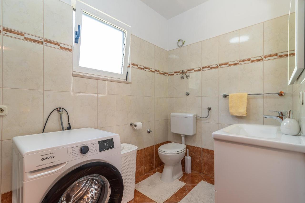 Comfortable Apartment Near The Sea Trogir Exterior photo
